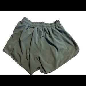 Lululemon Hotty Hot 4” sz 2